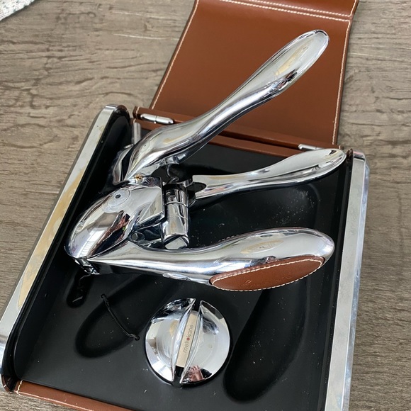 Rabbit Corkscrew VIP Edition Leather-Bound, Saddle Brown - Picture 3 of 6